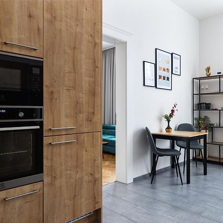 Stay2Gether City Buzz Apt - O2 Arena - Sleeps 6 Prague Extérieur photo