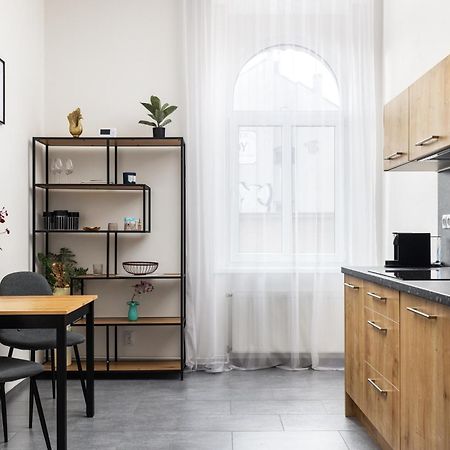 Stay2Gether City Buzz Apt - O2 Arena - Sleeps 6 Prague Extérieur photo